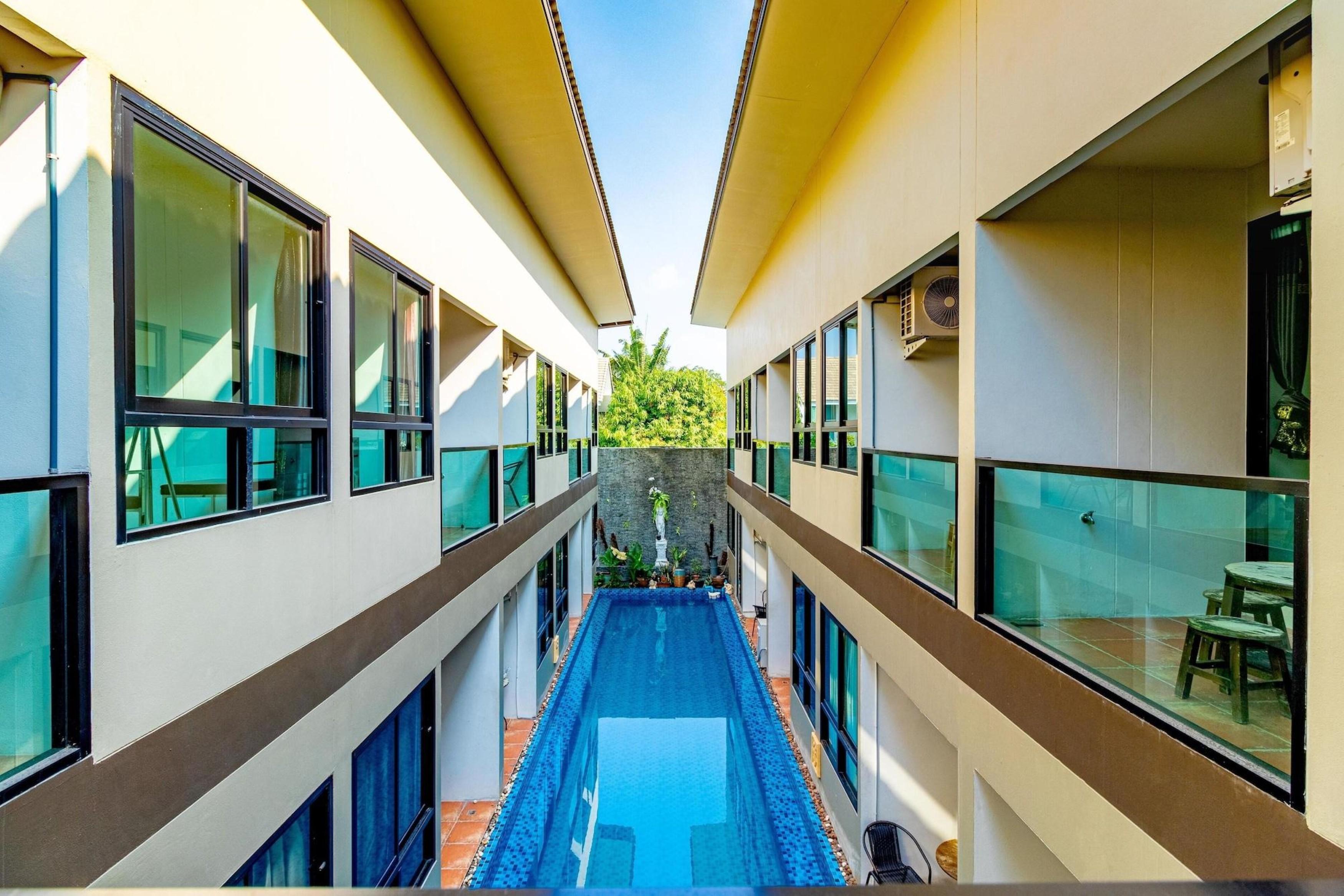 The Pool Khách sạn